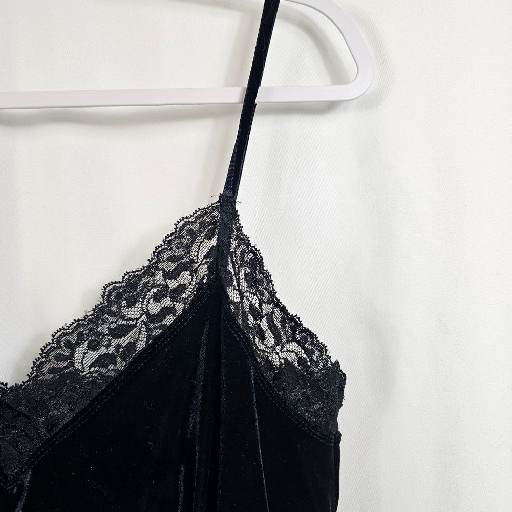 Elegant Black Velvet Lace Trim Dress - Picture 4 of 7